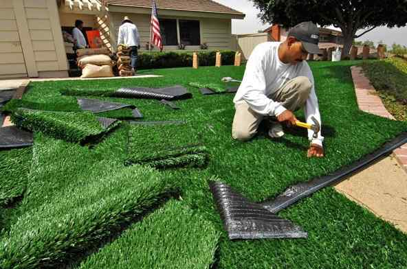 The Different Applications of Synthetic Grass for Your Home or Business